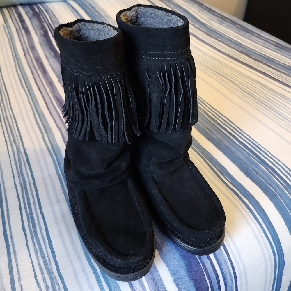 Manitobah Mukluks